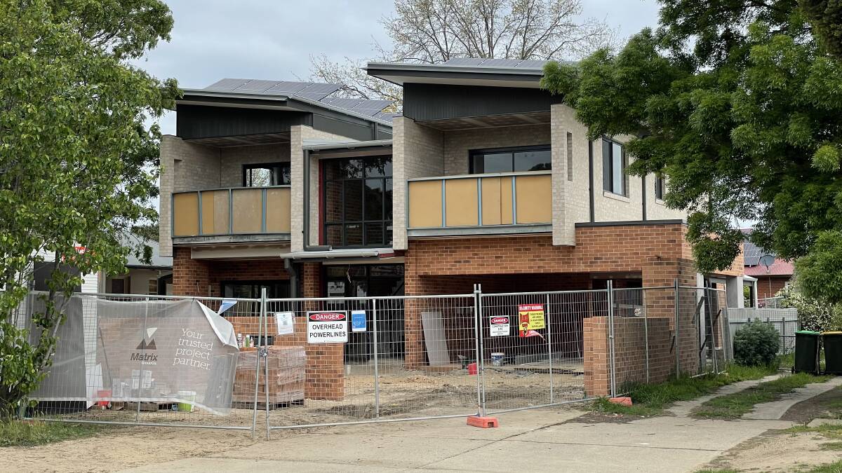 IDLE: Matrix Group fencing at a social housing building site in Wagga with no signs of activity on Wednesday morning. Picture: Rex Martinich