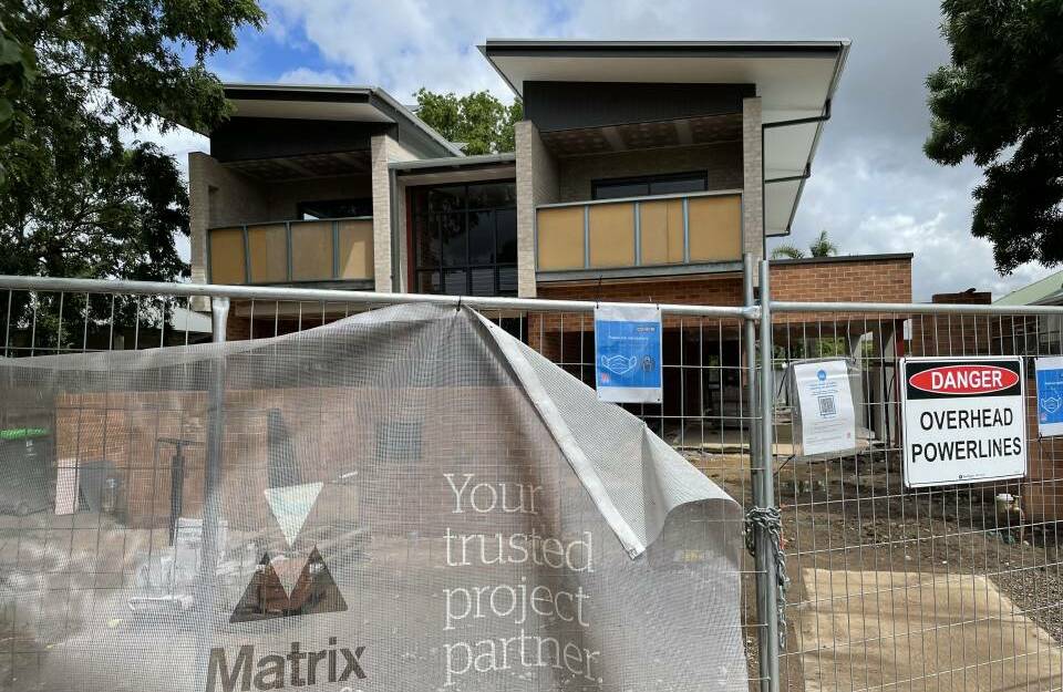 HALTED: The idle construction site for a social housing unit block on Wagga's Spring Street. The builder, Matrix Group Co, has gone into liquidation. Picture: Rex Martinich