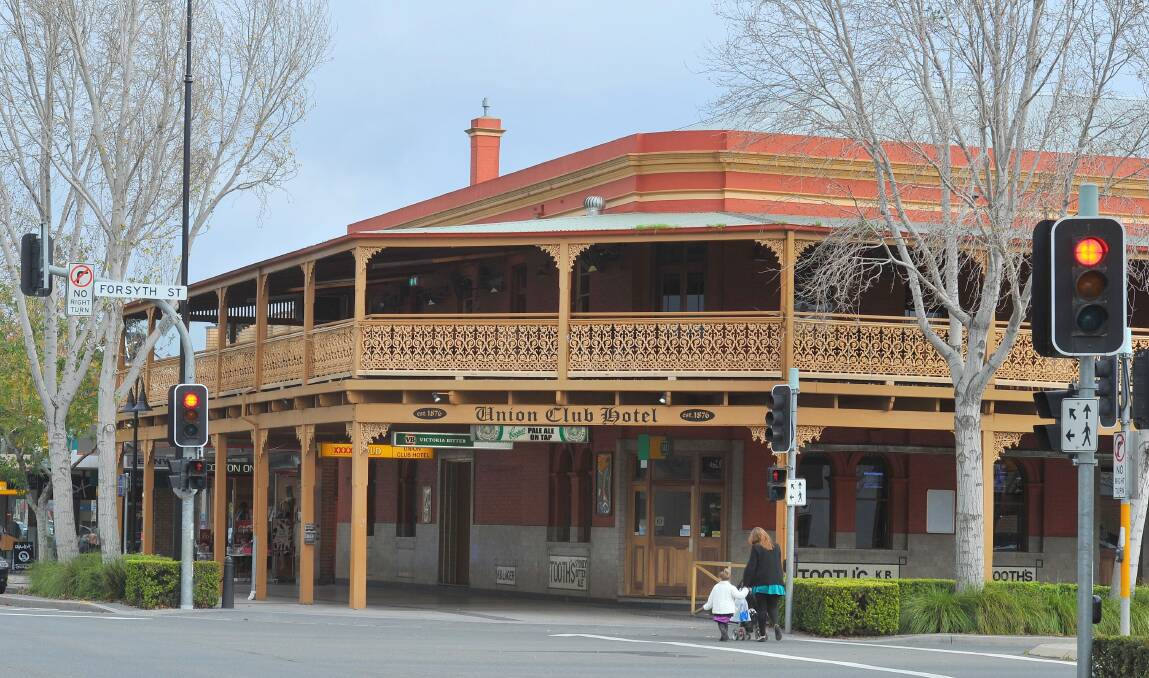 Tthe Union Club Hotel in Wagga, which is in a part of Baylis Steet where the street lights are not working.