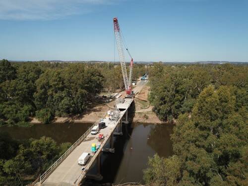 The $10.6 million project to strengthen and widening the Murrumbidgee River bridge will continue despite an incident involving a falling beam.