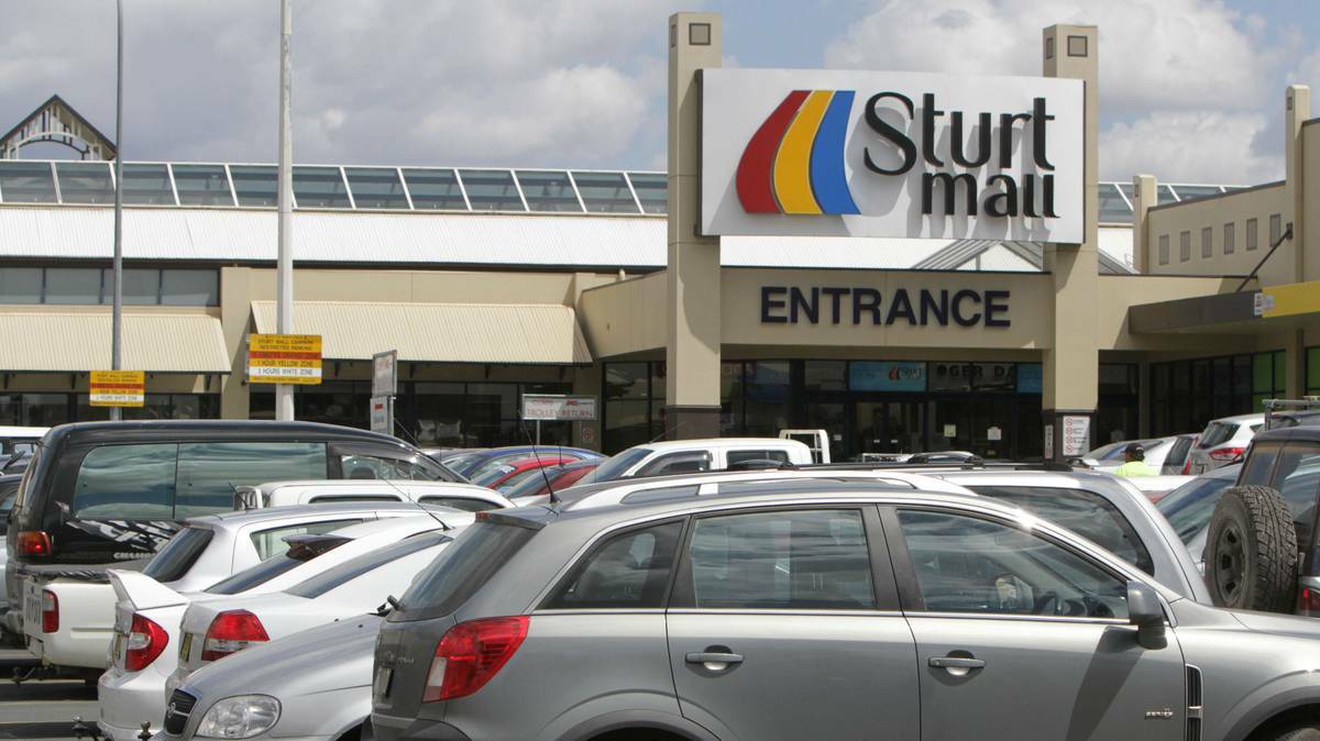 Wagga's Sturt Mall, where Kooringal woman Narinda Baxter abused a security guard in October 2021 after being accused of shoplifting. 