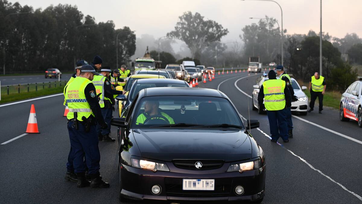 NSW Police check permits for vehicles crossing the Victorian border at Albury. Farm workers will now have access to new permits for jobs withing 100 kilometres of the border.