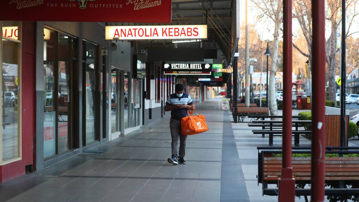 Wagga's residents have worked fewer jobs since the new COVID-19 restrictions in July 2021 but there hasn't been an increase in Centrelink payments.