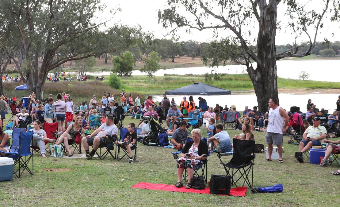 Wagga "Skyworks' New Years Eve celebrations at Lake Albert in 2018. The 2019 event will take place at Victory Memorial Gardens.