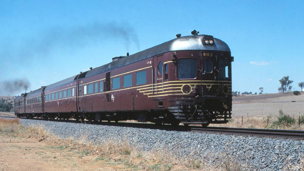 The 900-class DEB set at Junee in 1981. The vintage diesel train that used to carry the Riverina Express could return to the region as a specialty tourist service.