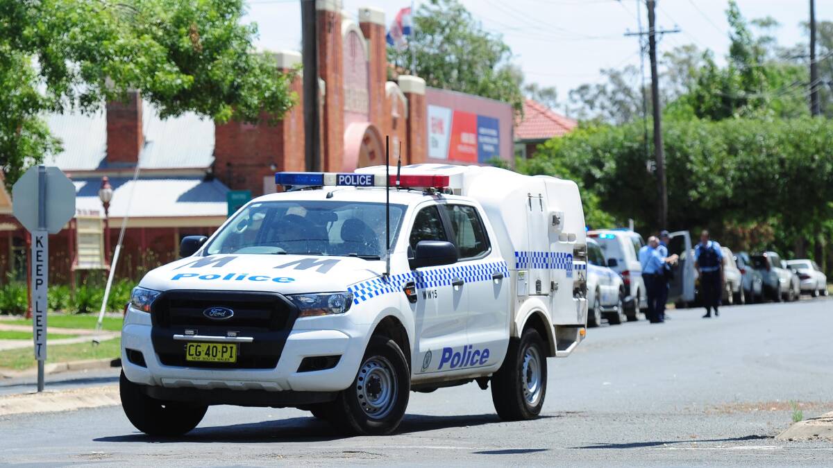 Arrests over Wagga home invasion with weapons and car thefts