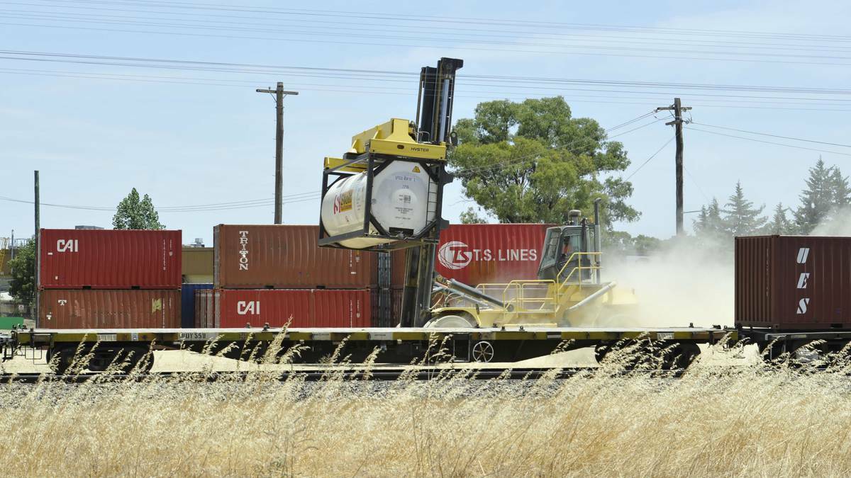Wagga City Council has called an extraordinary meeting for August 6 to approve a budget to secure $35 million in grants for the Riverina Intermodal Freight Hub.