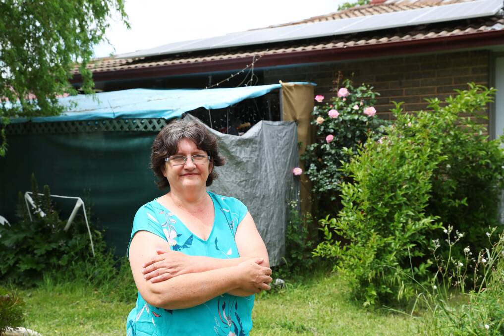 SAVINGS: Kooringal social housing tenant Rayleene Doran stands in front of the new solar panels on her roof. Picture: Emma Hillier.