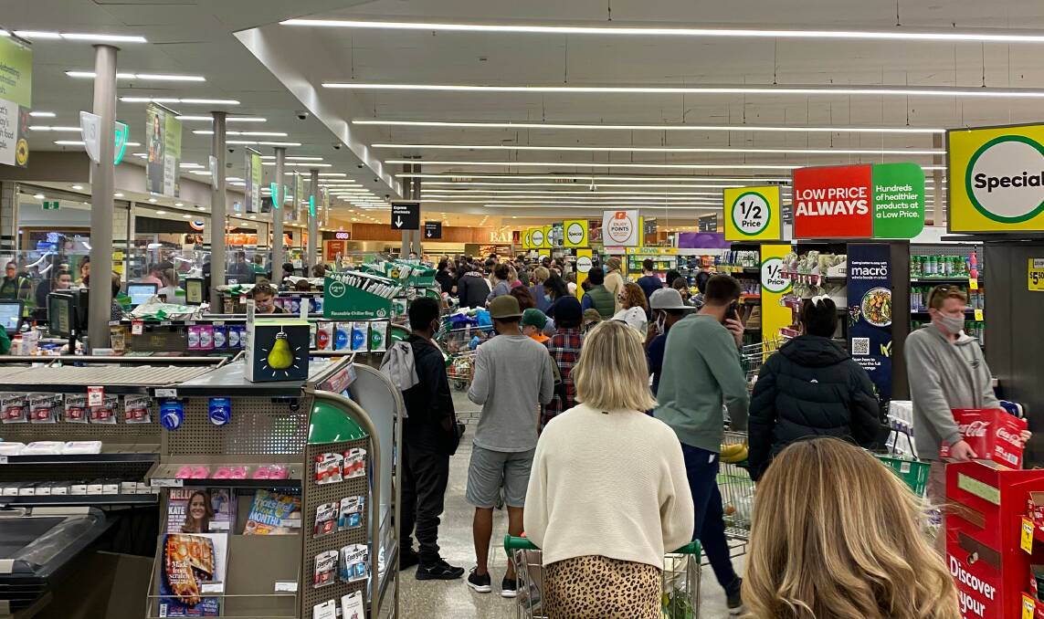 Wagga marketplace Woolworths sees a rush in demand after the NSW Deputy Premier announces on social media that the whole state will enter lockdown on Saturday evening.