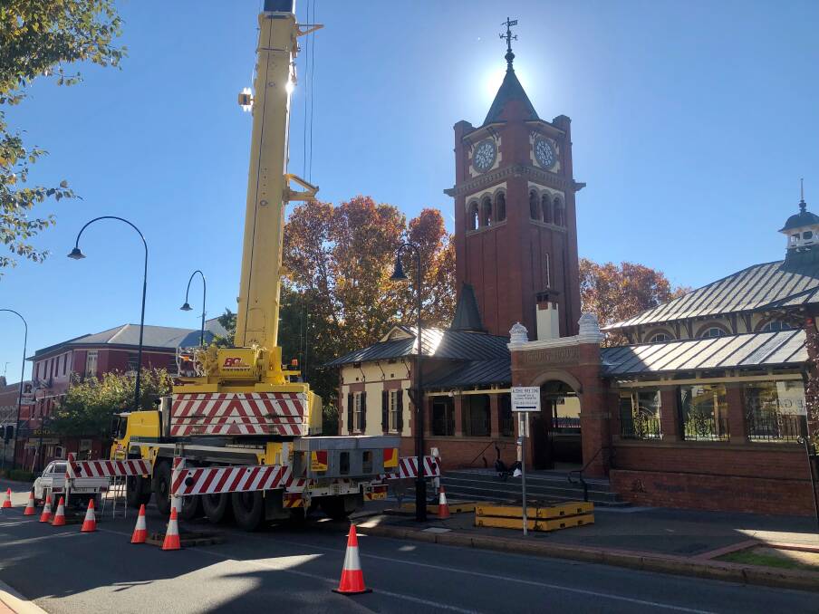 SAFETY FIRST: The crane outside Wagga Courthouse used as part of the safety audit by the state government's heritage department. Picture: Toby Vue