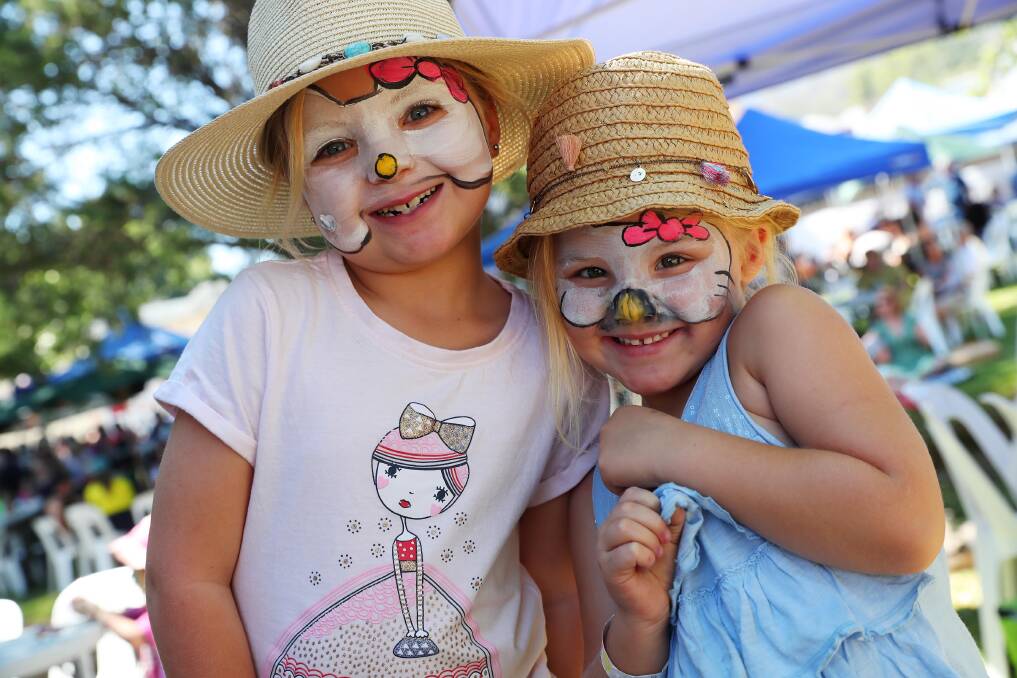 A GOOD TIME: Lyla Fellow, 7, from Junee and Pearl Lupton, 4, from Sydney. Picture: Emma Hillier