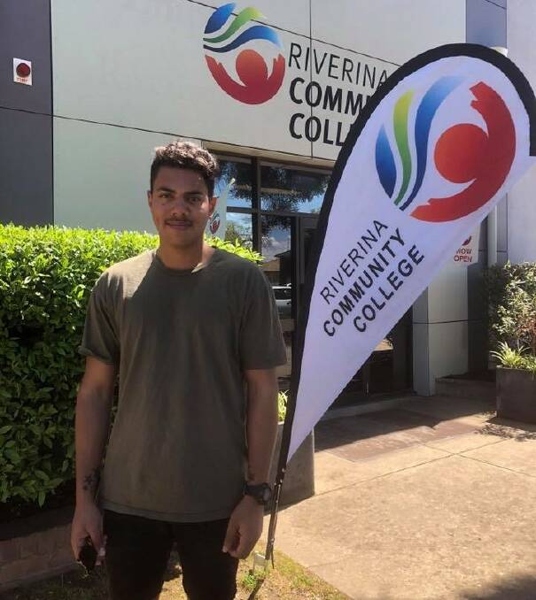 PARTNERSHIP: Wagga artist Tyronne Hoerler and the Riverina Community College combine efforts to help students reach new heights. Picture: Riverina Community College