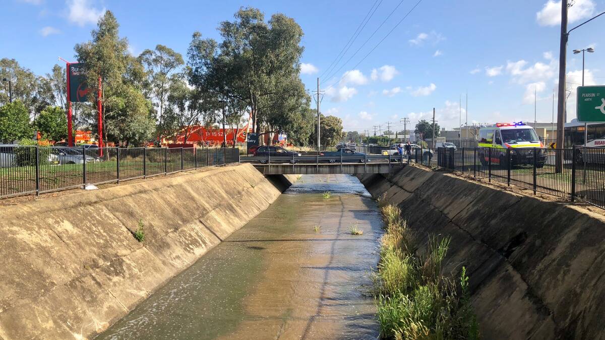 Wagga teenager suffers minor injuries after fall into drain