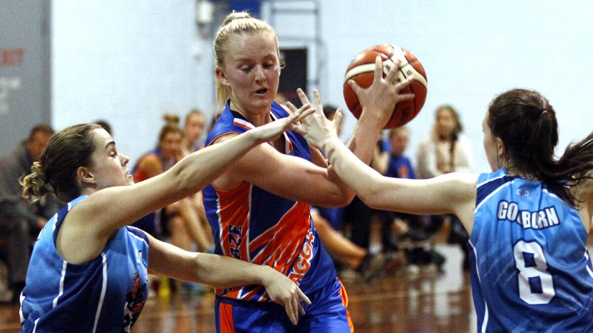 DRIVE: Maddison Clyne in action for Wagga Blaze in 2017. The Blaze have a tough road trip ahead. 