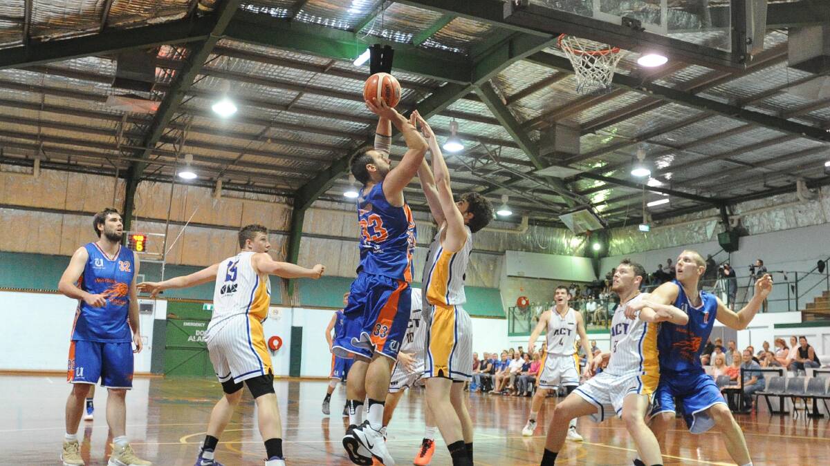 CONTEST: Tom Commins (centre) leaps to defend against Wagga's Scott Hare during the 2017 Waratah League season. Picture: Les Smith