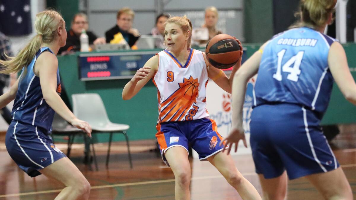 LOOKING FOR OPTIONS: Steph Male tries to work around the Bears' defence during her side's 66-65 loss. Picture: Les Smith
