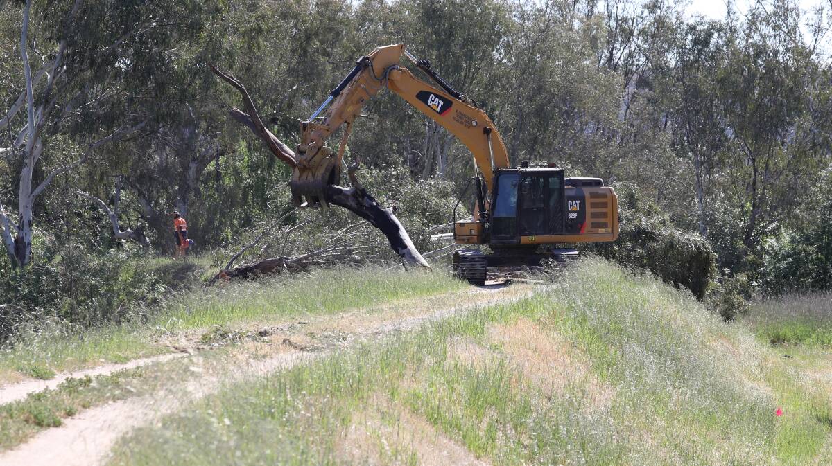 CONSTRUCTION STALLS: Council general manager Peter Thompson has expressed "quality assurance" concerns with the compacting in stage one of the Main City Levee upgrades. Picture: Les Smith