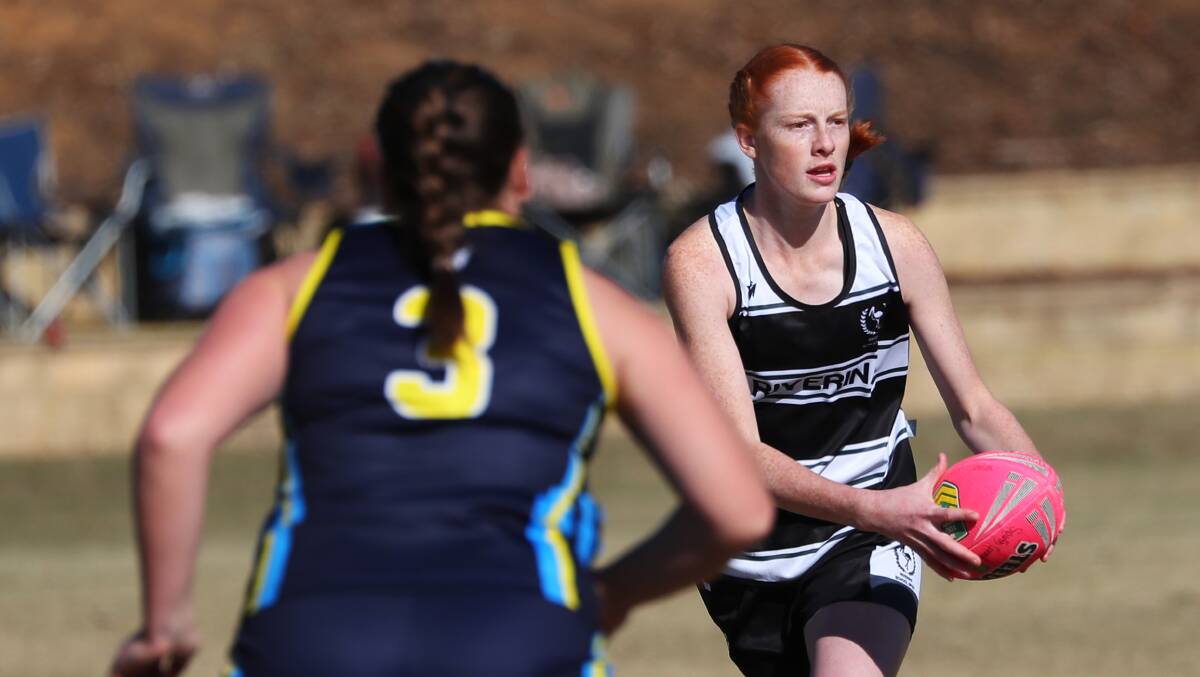 FLYING HIGH: Riverina secondary schools girls touch football representative Sophie Crouch looks to pass during the NSWCHSSA championships at Jubilee Park. Picture: Emma Hillier