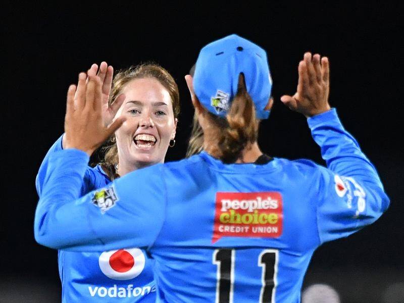 In-form Amanda-Jade Wellington (l) is eyeing a WBBL final place against Perth.