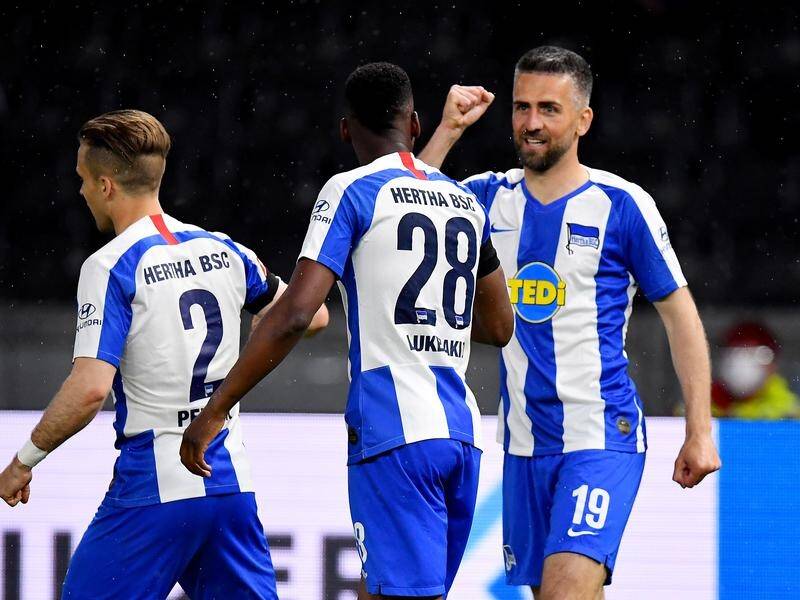 Vedad Ibisevic (r) celebrates Hertha's first goal in the victory over Berlin rivals Union.