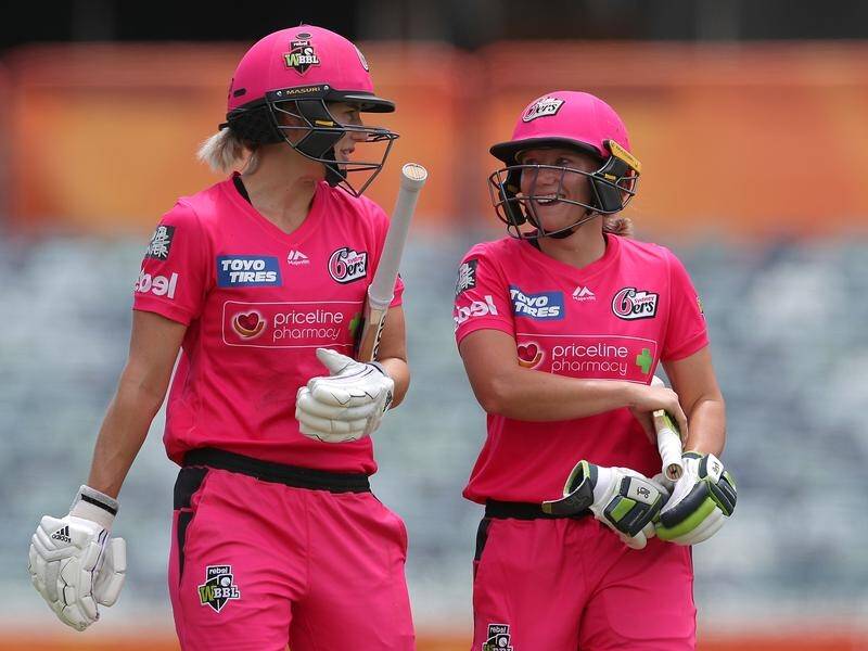 Australians Ellyse Perry (l) and Alyssa Healy have been stars of the WBBL for Sydney Sixers.