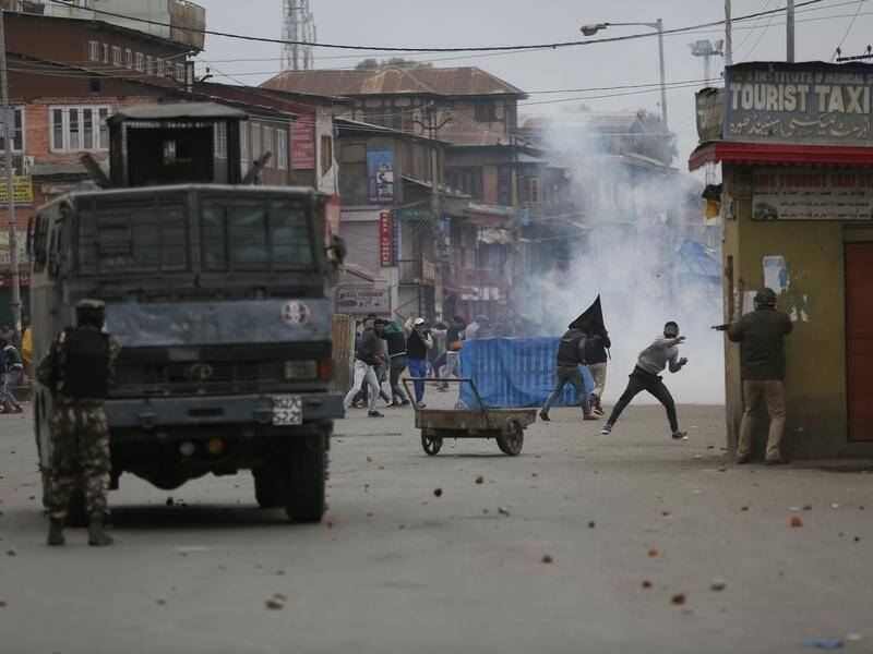 Kashmiri Muslim protesters have clashed with Indian government forces in Srinagar.