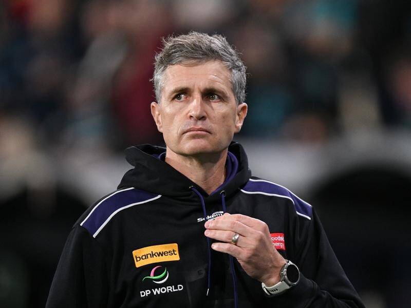 Dockers coach Justin Longmuir is urging AFL fans to cut out verbal abuse of players. (Michael Errey/AAP PHOTOS)