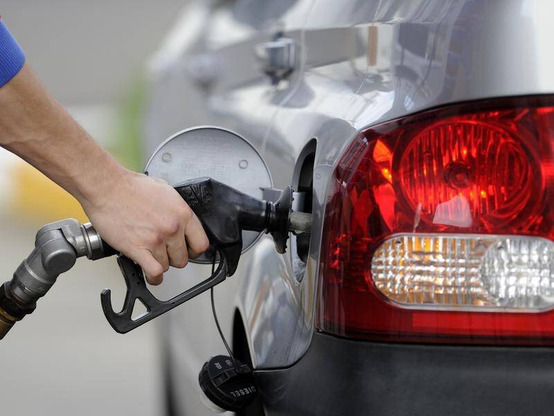 The national average retail petrol price rose last week to a four-month high of 144.2 cents a litre.