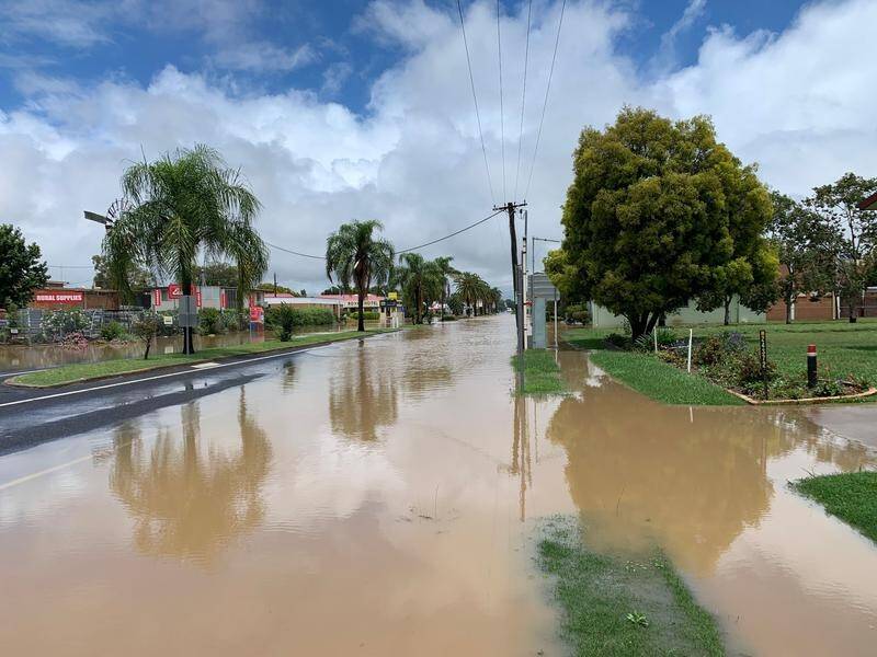 Floodwaters are travelling downstream of Goondiwindi and are expected to inundate floodplains.
