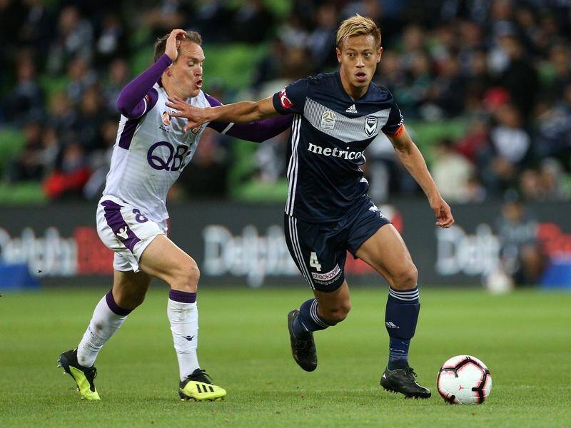 The Mariners will be aiming to limit Keisuke Honda's (r) influence in Melbourne this weekend.