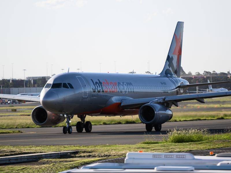 Passengers on a flight from Melbourne disembarked in Sydney without COVID-19 health checks.