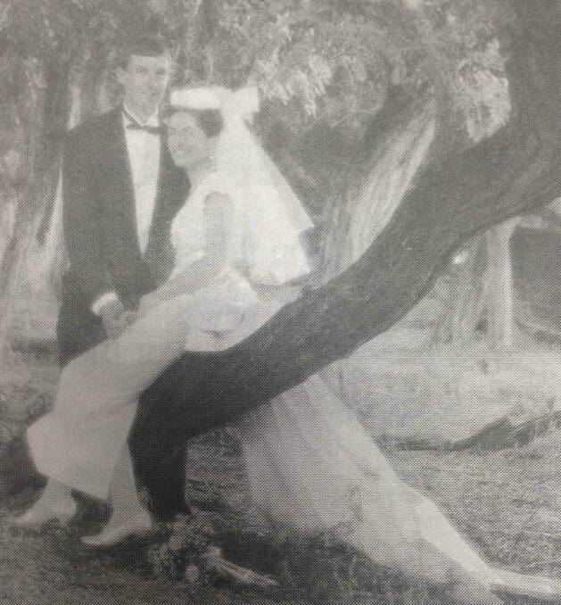 Lee-Anne McAlister and Steven Warren married in Gundagai and made their home in Cumberland Park.