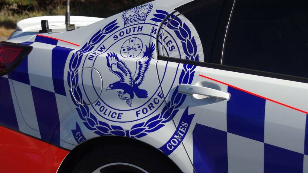 Wagga man allegedly punches officer in illegal border crossing attempt