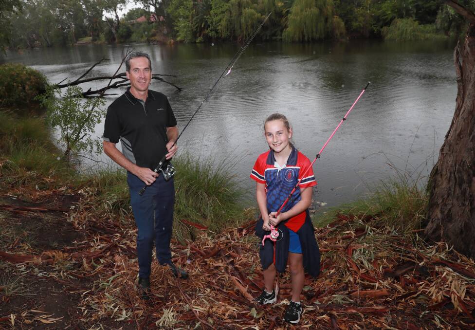 Mathew and Lucy Longmore get ready for a morning of fishing at Wollundry Lagoon. Picture: Les Smith