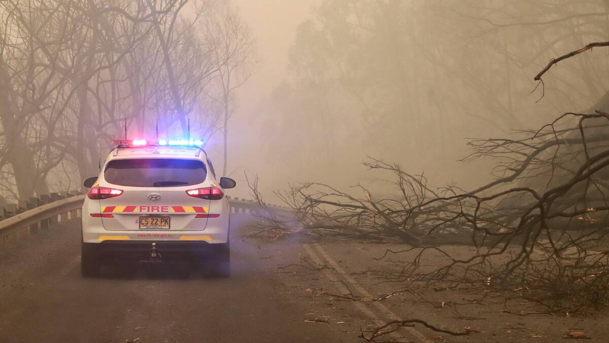 Batlow during the Dunns Road Bushfire. Picture: Les Smith