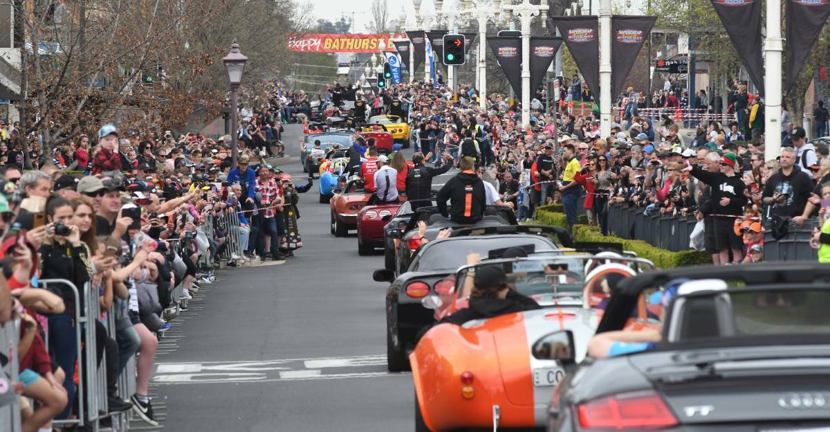 FANS-TASTIC: Thousands of people are expected to line up along William Street for the transporter and drivers' parade.