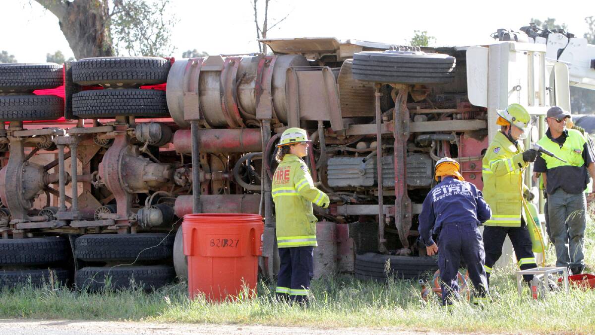 Truck rollover at the corner of Bomen and Oura roads. Picture: Les Smith