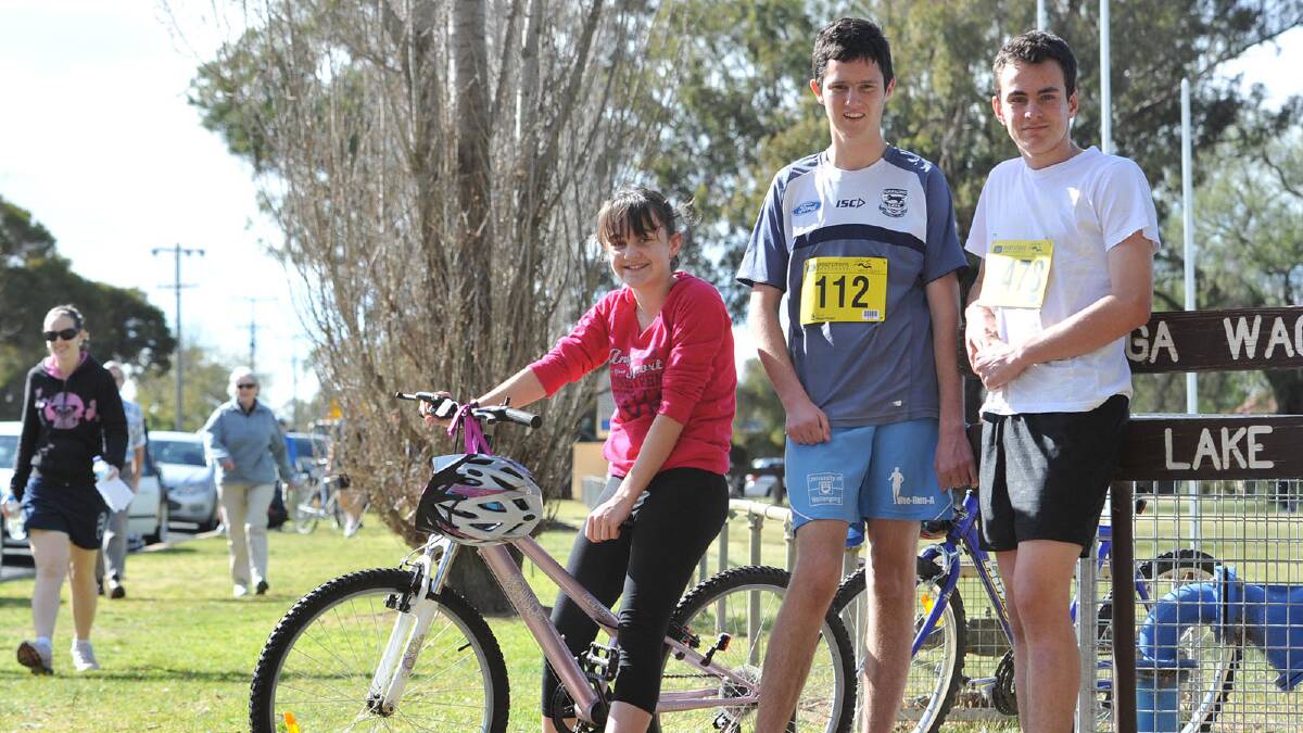 (From left) Annaleise Bourke, 12, Dylan Bourke, 15, and Johnny Hill, 15, of Wagga. Picture: Sara Schneider