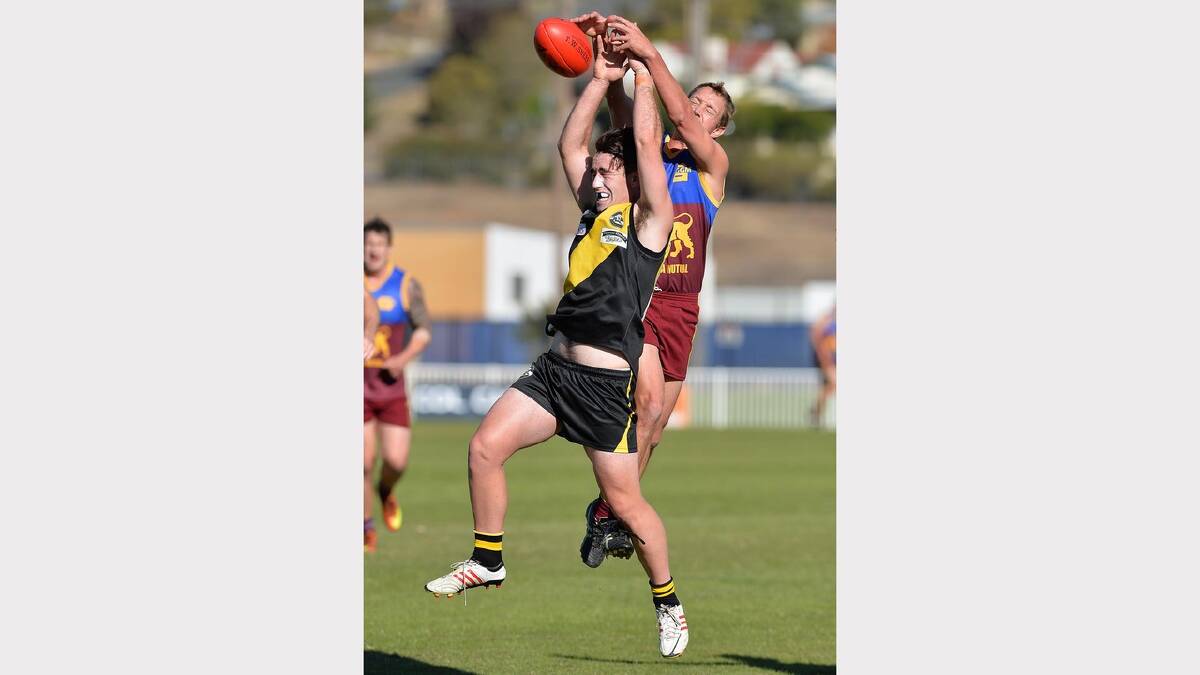 John Buchanan (Wagga Tigers) and Nathan Irvine (GGGM) contest a marking oppurtunity. Picture: Michael Frogley